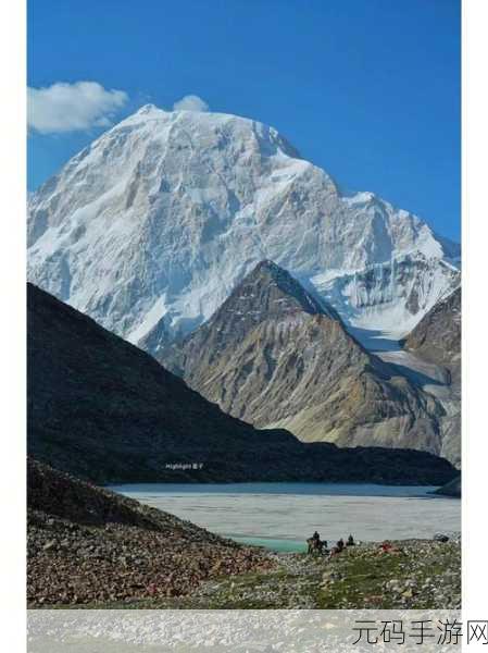 两座雪白玉峰弹跳而出细节，雪白玉峰之巅跃动的灵魂与自然交响